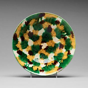 611. An egg and spinach bowl, Qing dynasty, Kangxi (1662-1722).