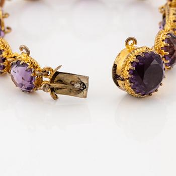 A necklace and a bracelet of gilded silver with faceted amethysts.