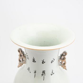 A Chinese 20th century porcelain vase.