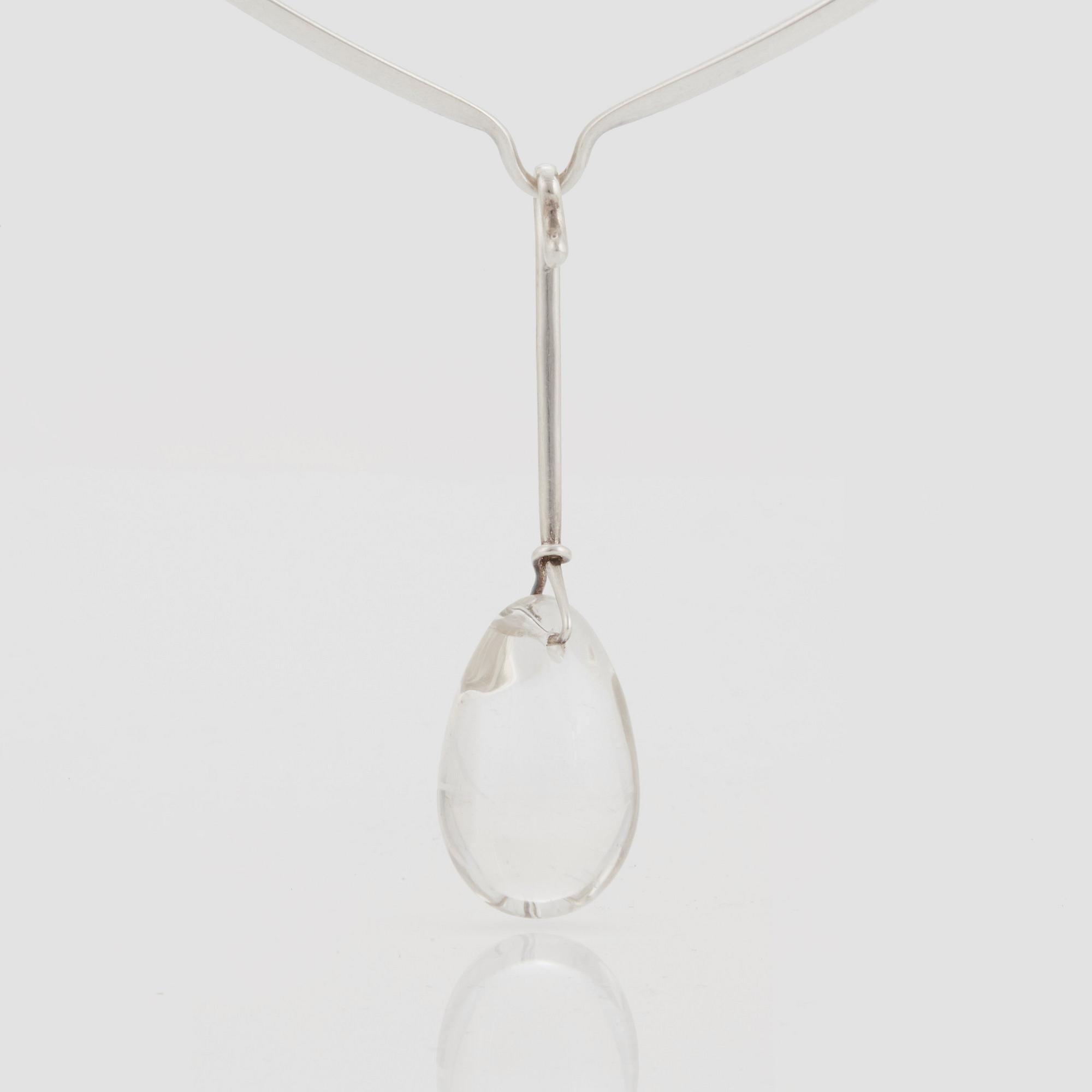 Vivianna Torun Bülow-Hübe, halsring med två hängen, egen verkstad, 
1980-90-tal, sterling.