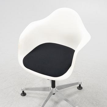 Charles & Ray Eames, a 'PACC' chair, Vitra.