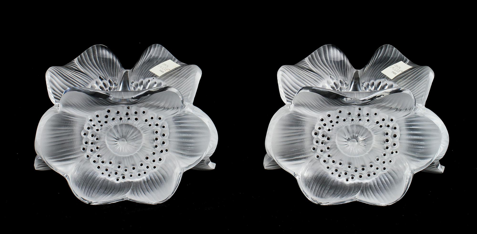 LJUSSTAKAR, ett par, glas, "Anemon", Lalique, sign. "Lalique R  France".
