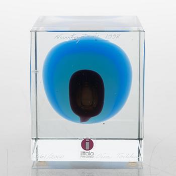 Oiva Toikka, annual glass cube 1998, signed Oiva Toikka Nuutajärvi 1998, 361/2000.