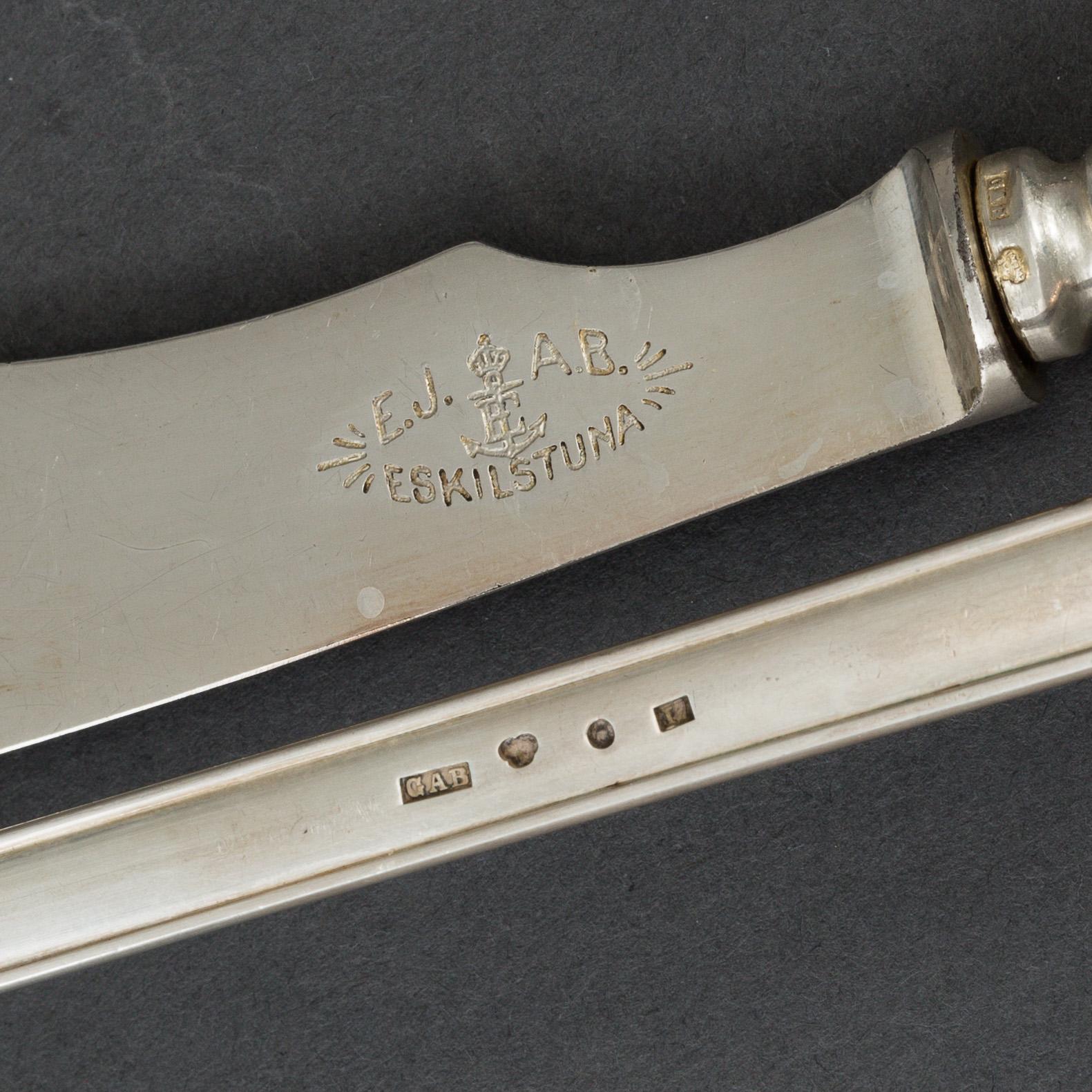 GAB, bestickservis, 154 delar, silver, Stockholm bl a 1911-12. De flesta med Leijonmarck Breitholtz vapen. I schatull.