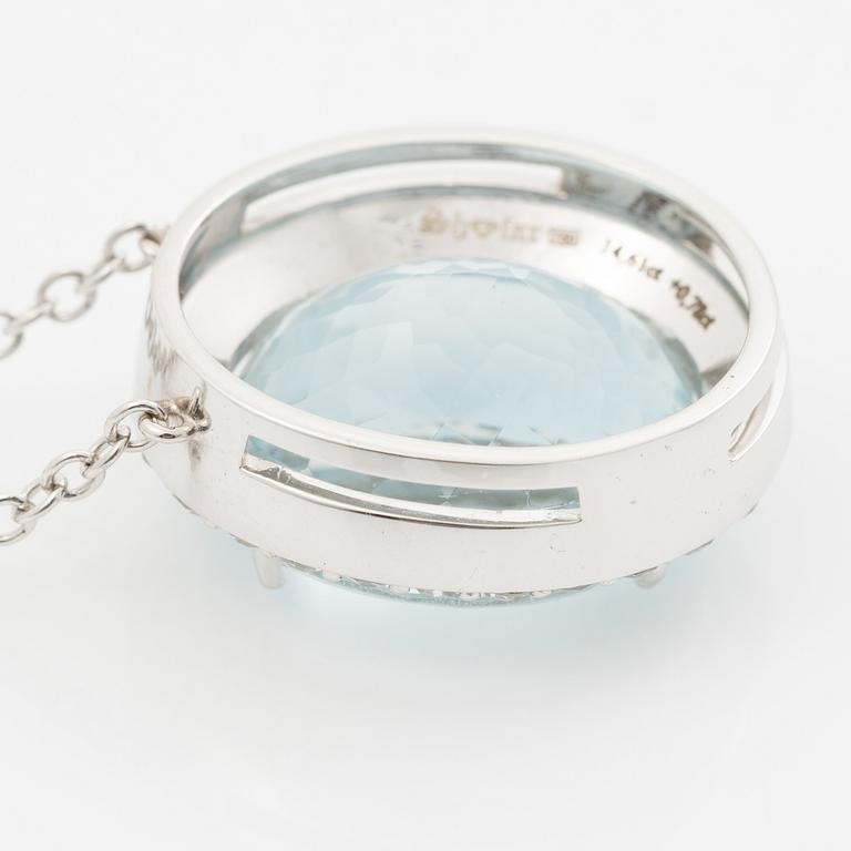 Collier 18K vitguld med oval akvamarin och briljantslipade diamanter.
