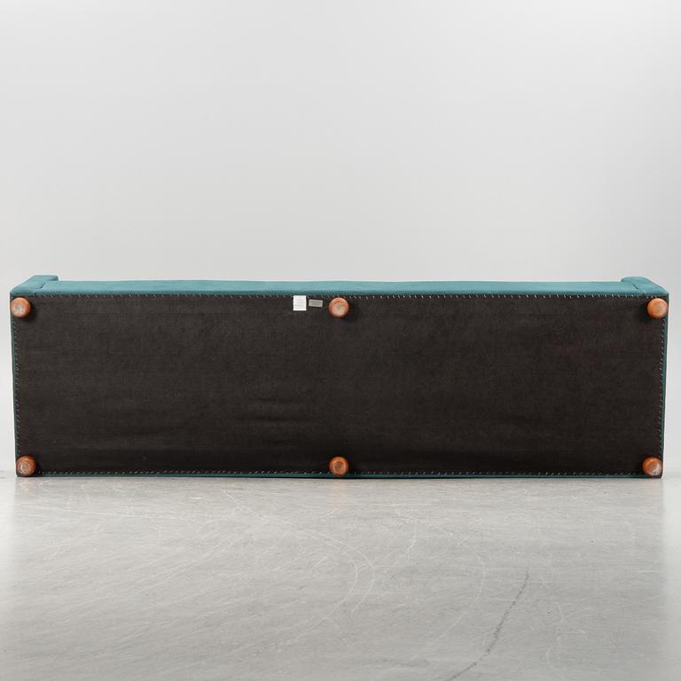 Josef Frank, a model 3031 sofa, Firma Svenskt Tenn, 2020.