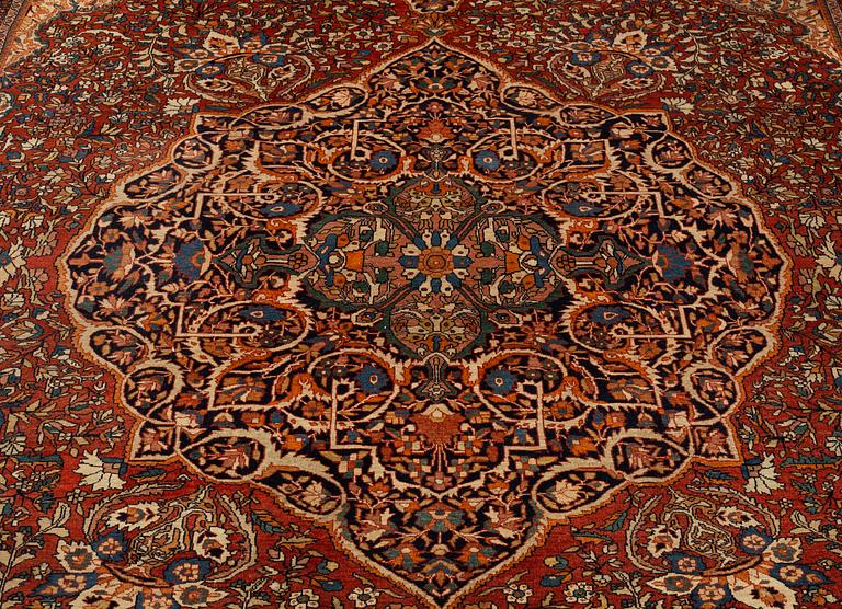 Matto, antique Sarouk, ca 421-428 x 316-324,5 cm.