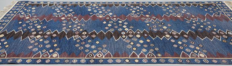 Barbro Nilsson, matta, "Snäckorna", gobelängteknik, ca 309,5-312 x 203-205,5 cm, signerad AB MMF BN.