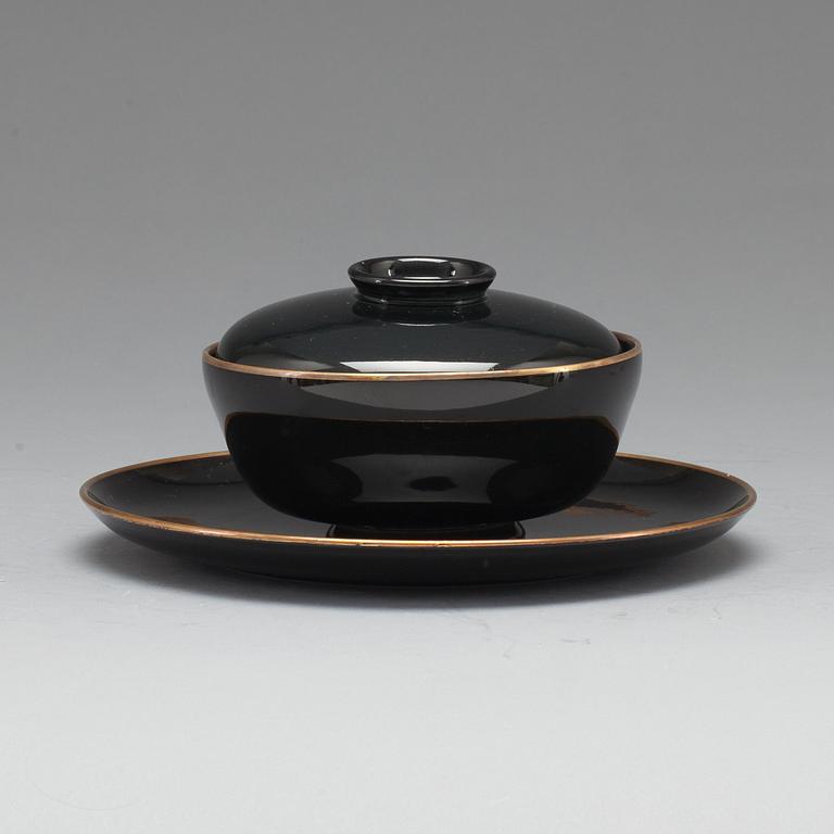 SOPPSKÅLAR med LOCK samt ASSIETTER, 23 delar, flintgods, Rörstrand. 1900-tal.