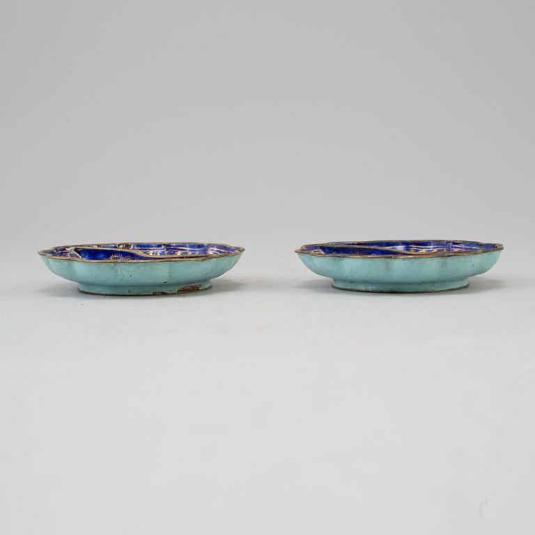 FAT, ett par, emalj på koppar. Sen Qingdynasti.