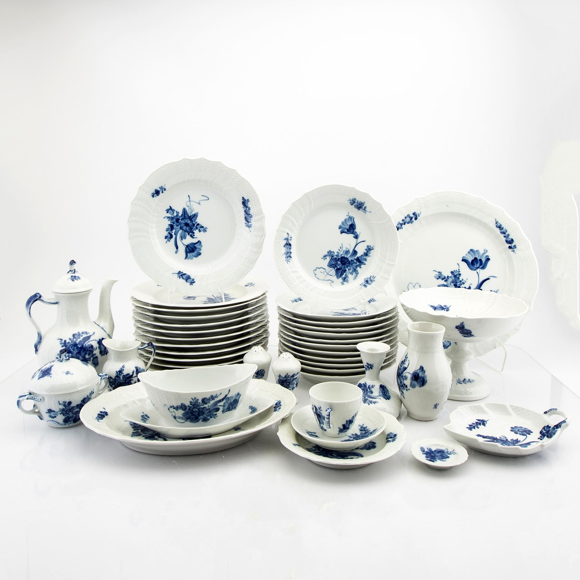 Service 68 dlr "Blå Blomst" Royal Copenhagen Denmark porcelain 1967-1991.