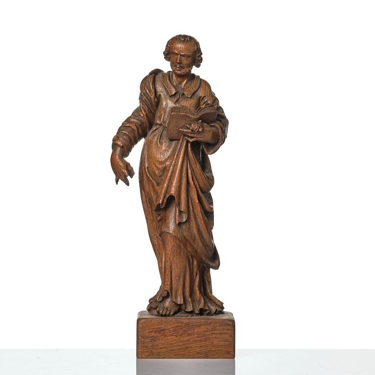 An oak sculpture of the apostle Luke, 18th/19th century.