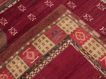 A CARPET. Knotted pile. 805 x 320,5 cm. Designed by either  Agda Österberg or Maja Andersson (Wirde).