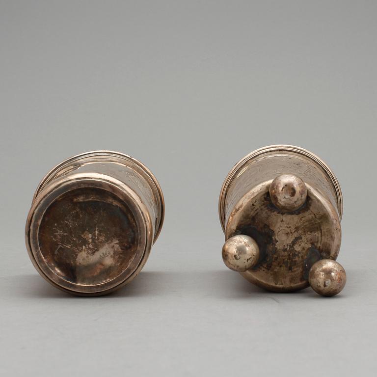 BÄGARE, 2 st, silver, bla K. Anderson, Stockholm 1896. Tot ca 140 gram.