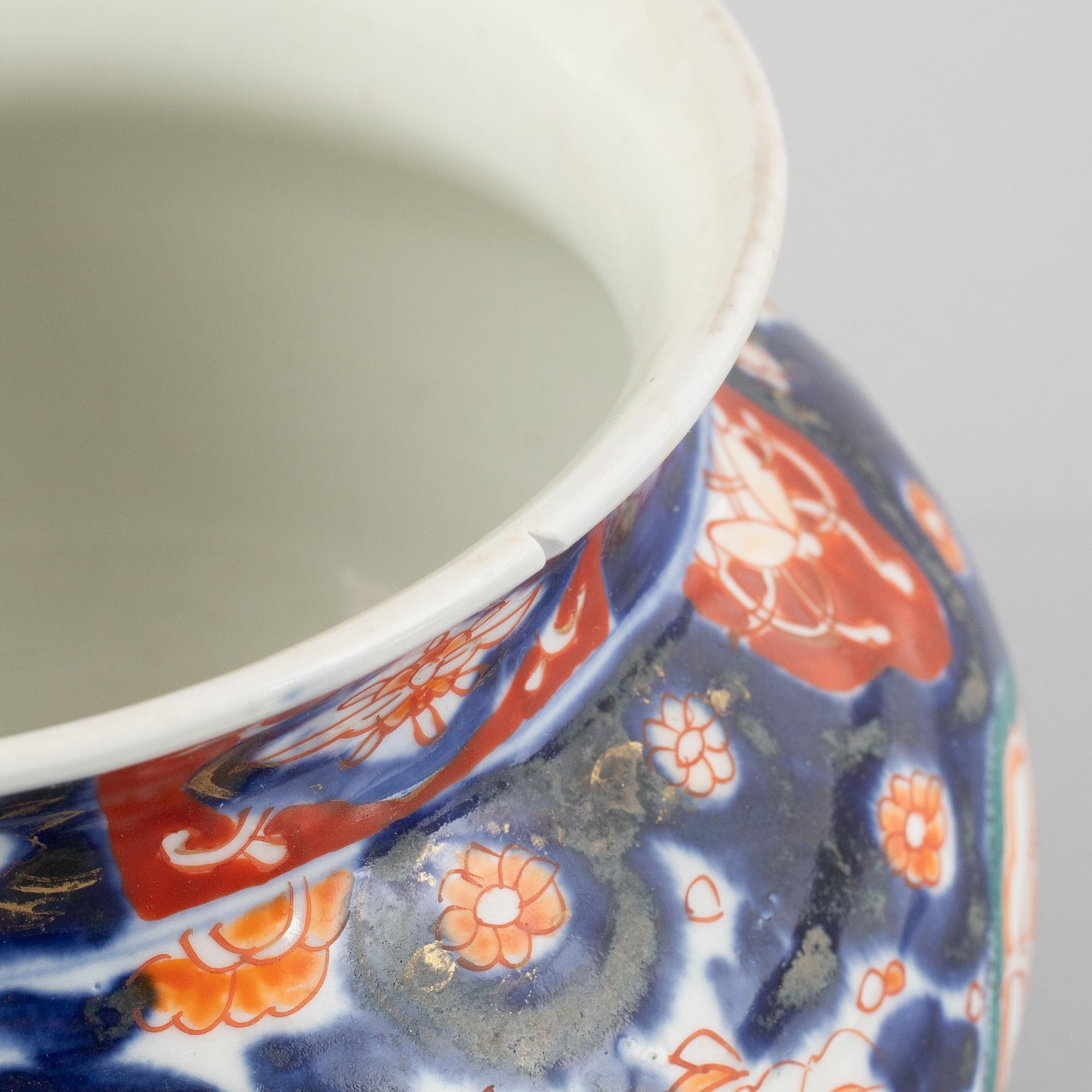 A dish and a pair of pots, porcelain, Japan, early 20th century.