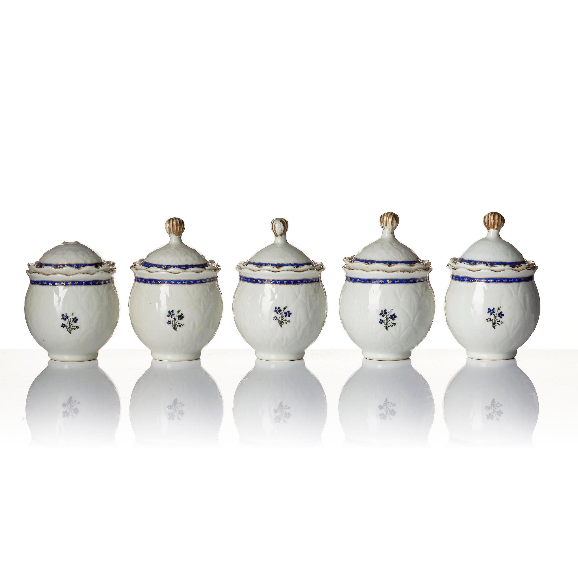 A set of 10 'European Subject' custard cups with covers and a coffeepot with cover, Qing dynasty, Jiaqing (1796-1820).