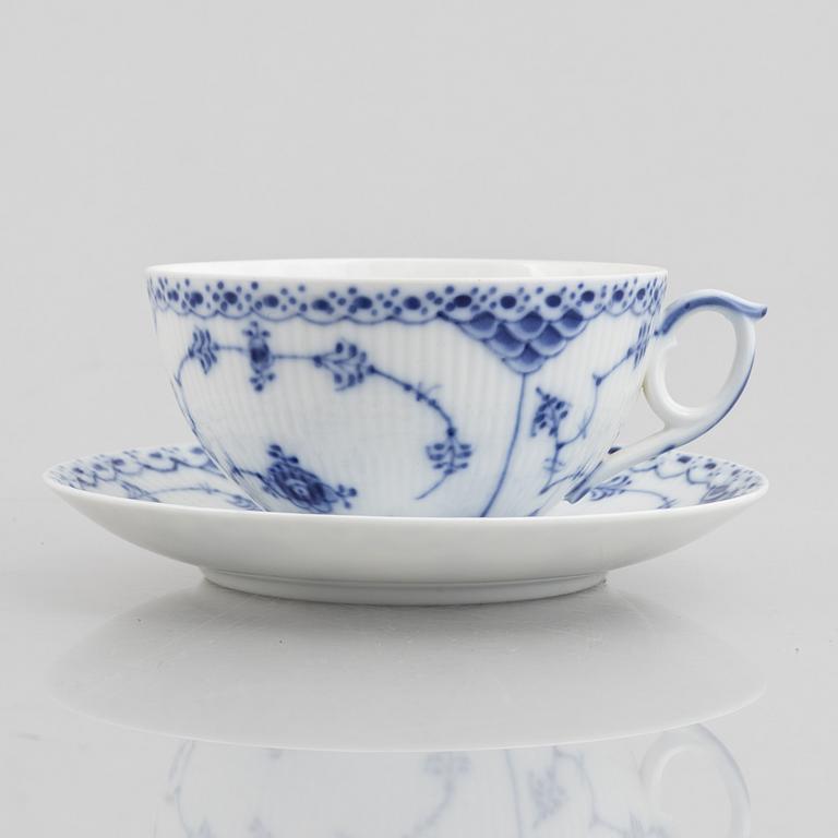 Royal Copenhagen, 24 pieces of half-lace "Musselmalet" , Denmark.