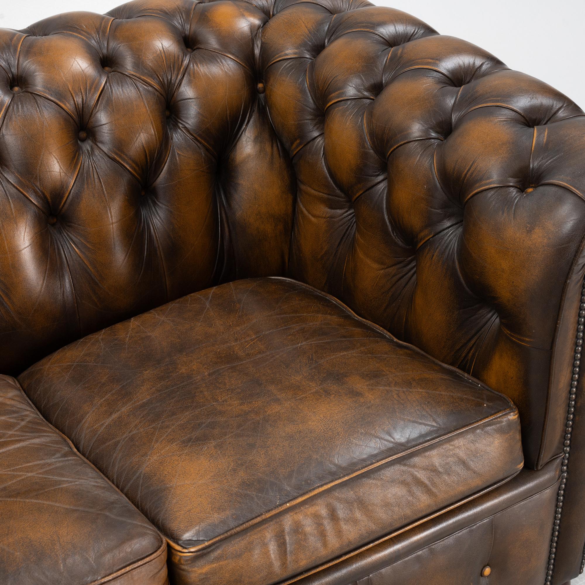 A leather upholstered Chesterfield sofa, England, second part of the 20th Century.