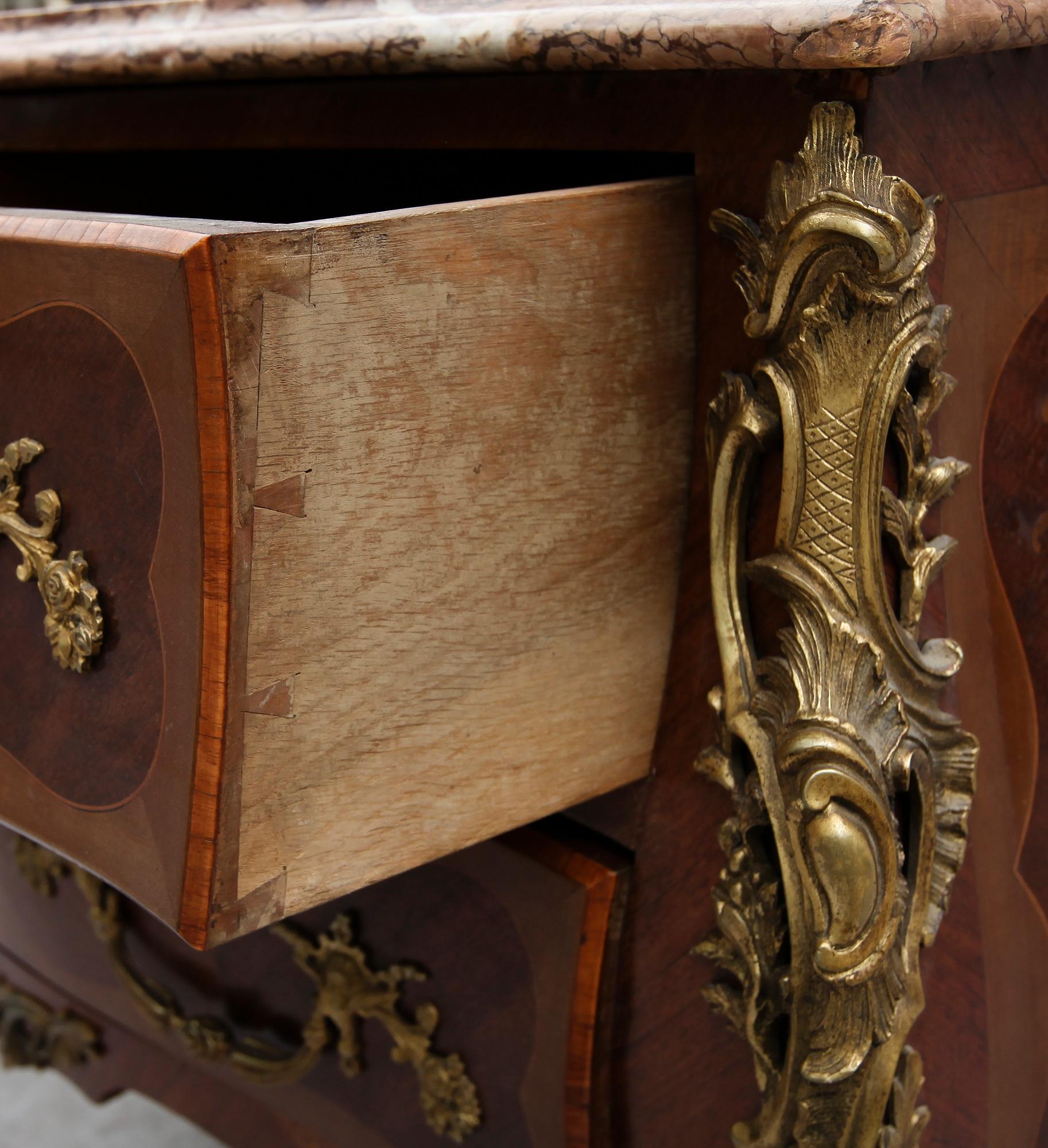 BYRÅ, rokokostil, Frankrike, omkring år 1900.