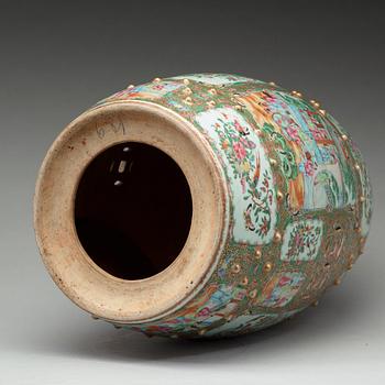 TRÄDGÅRDSPALL, porslin. Qing dynastin, Kanton, 1800-tal.