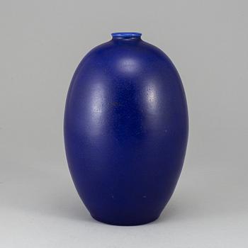 ERICH & INGRID TRILLER, a stoneware vase from Tobo, signed.