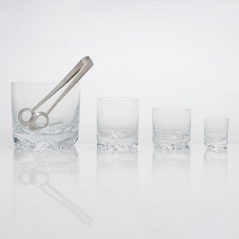 Tapio Wirkkala, jääpala-astia sekä juomalaseja, 17 kpl, "Gaissa", Iittala 1900-luvun loppu.
