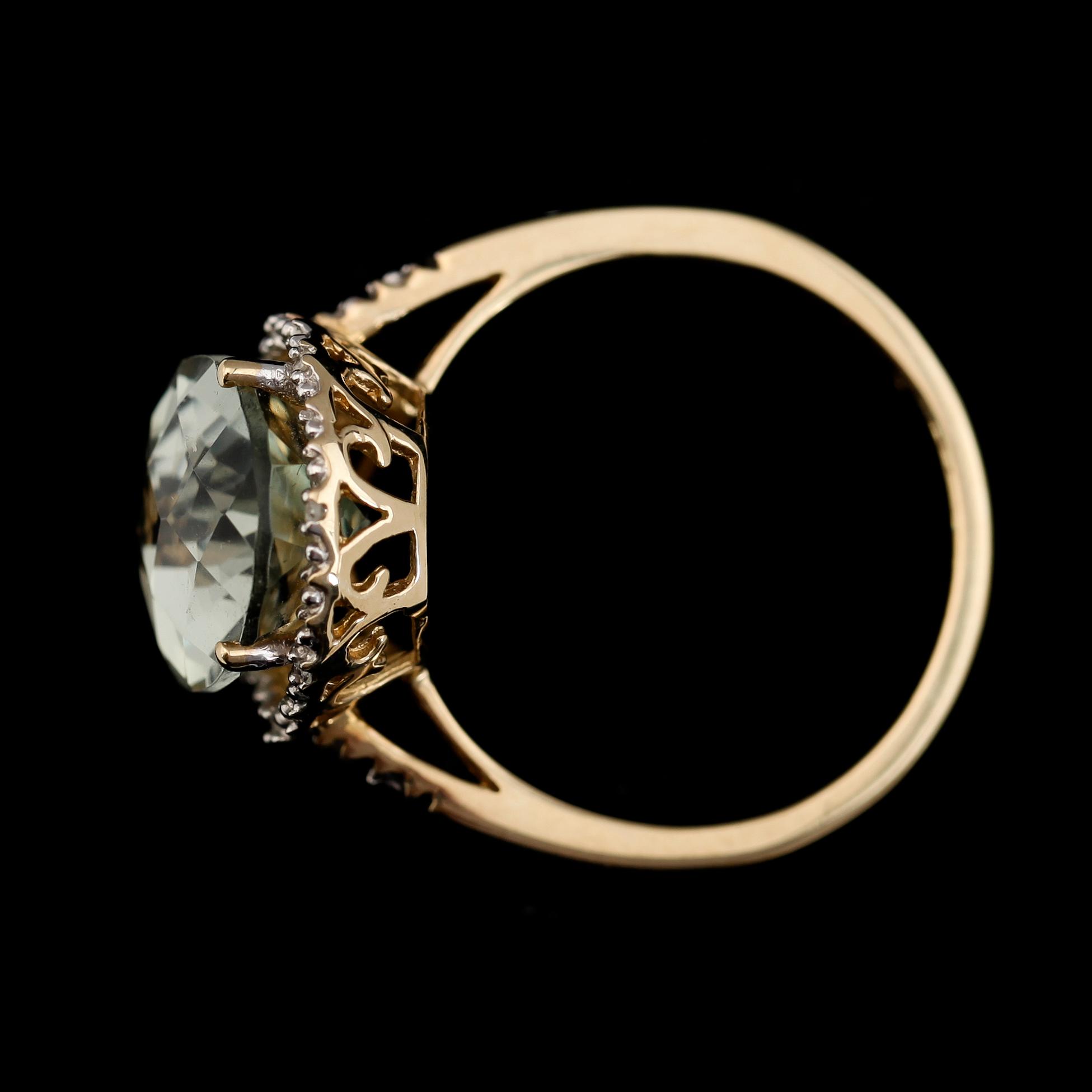 RING, 10K guld, diamanter tot ca 0.03 ct och grön ametist.