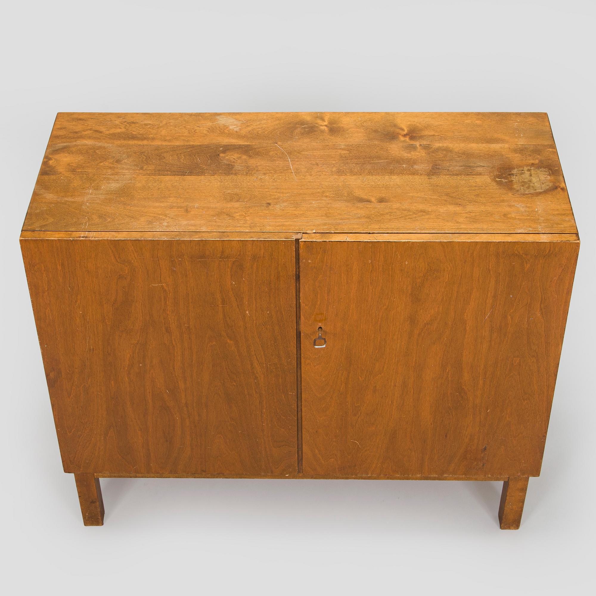Alvar Aalto, skåp, modell 810 för O.Y Huonekalu- ja Rakennustyötehdas A.B, 1930-tal.
