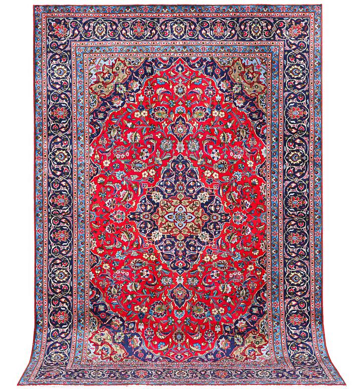 A Kashan carpet, c. 310 x 195 cm.