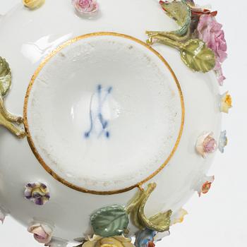 Meissen, Servisdelar, åtta stycken, främst 1800-tal.
