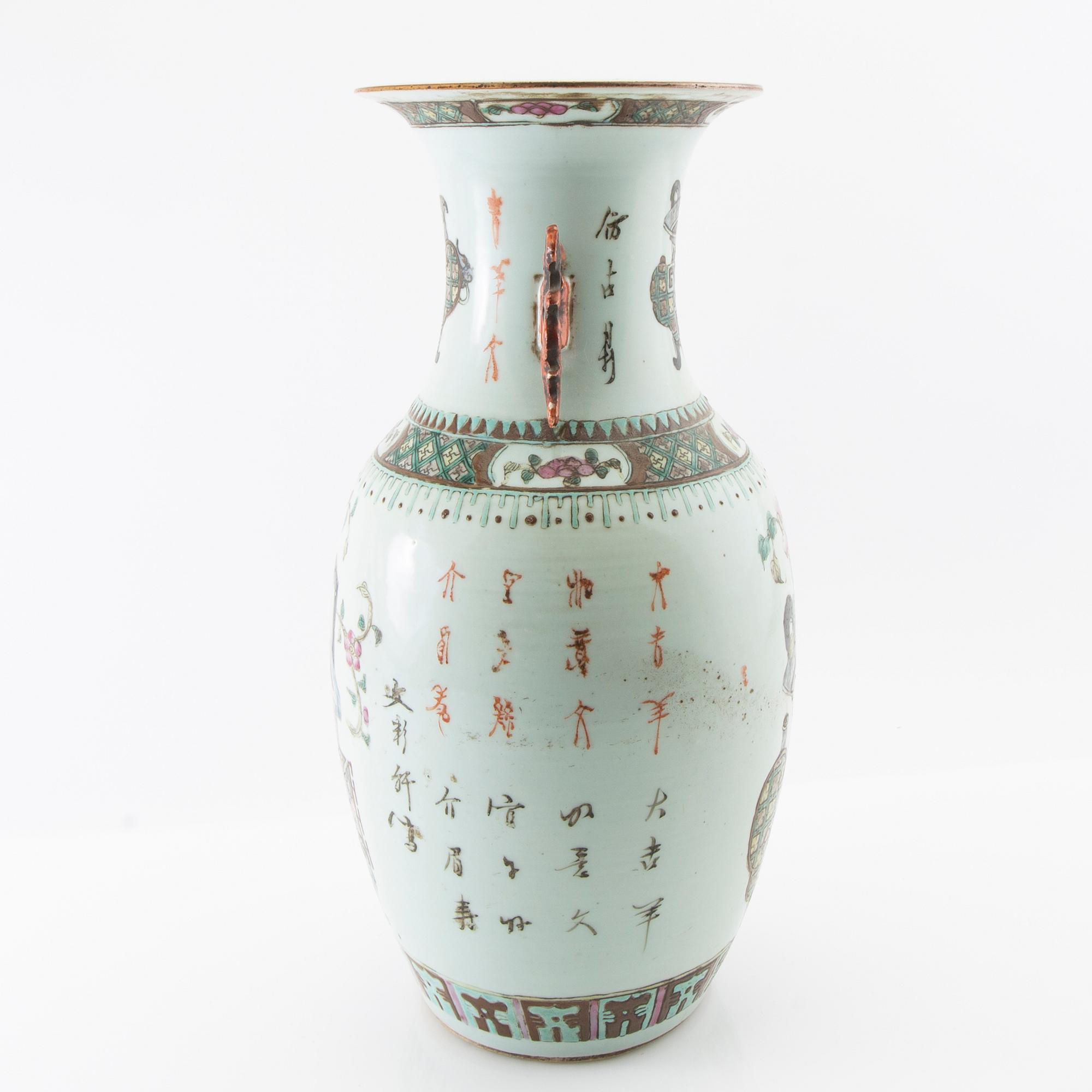 Vase China late Qing porcelain.