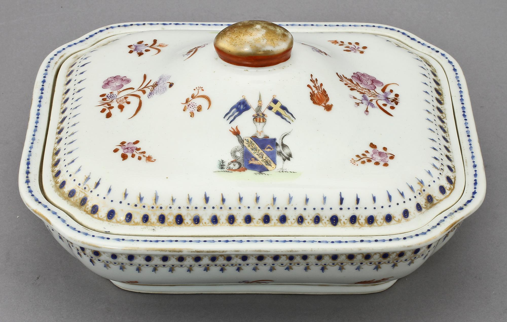 KAROTT MED LOCK, porslin, Samson, 1900-tal.