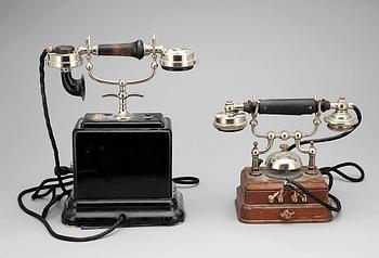TELEFONER, 2 st, bla LM Ericsson, 1900-talets första hälft.