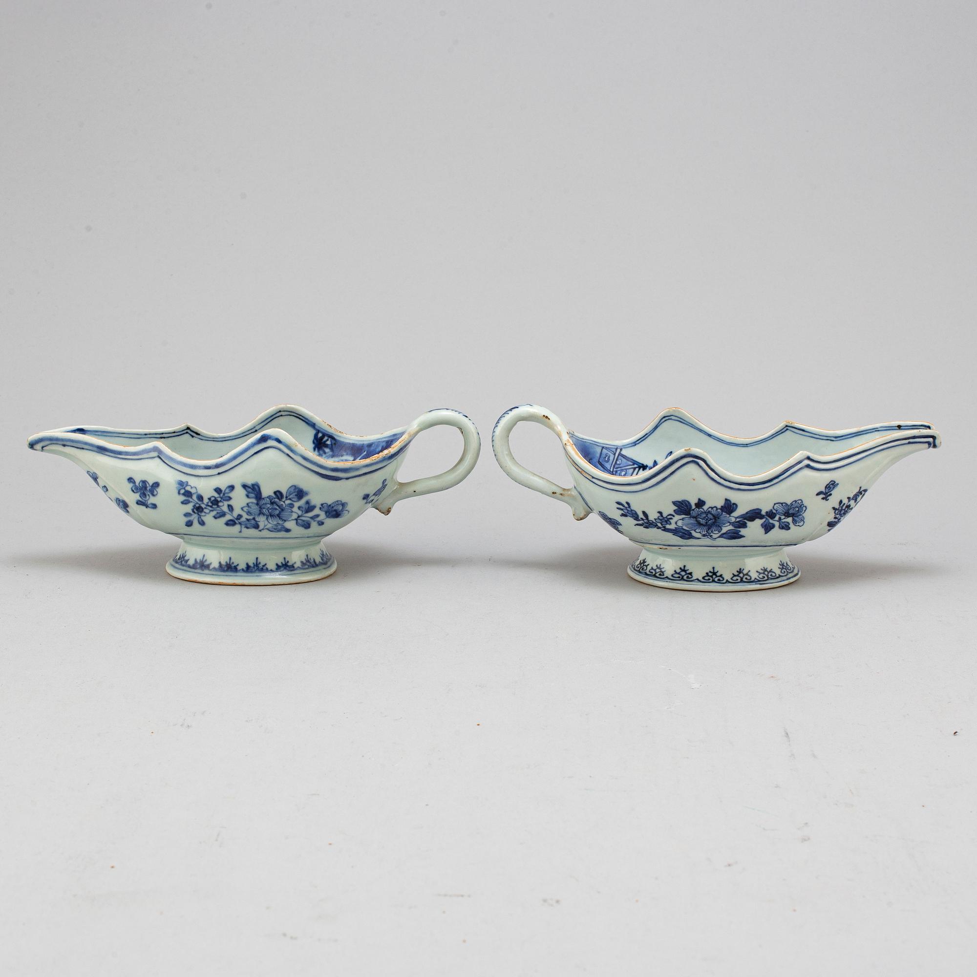 A pair of blue and white export porcelain sauce boats, Qing dynasty, Qianlong (1736-95).