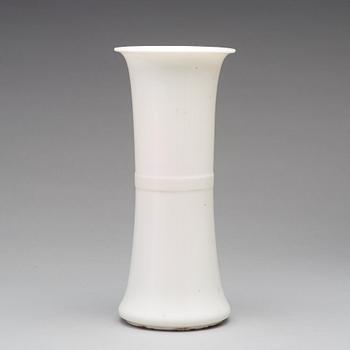 A blanc de chine vase, Qing dynasty, Kangxi (1662-1722).