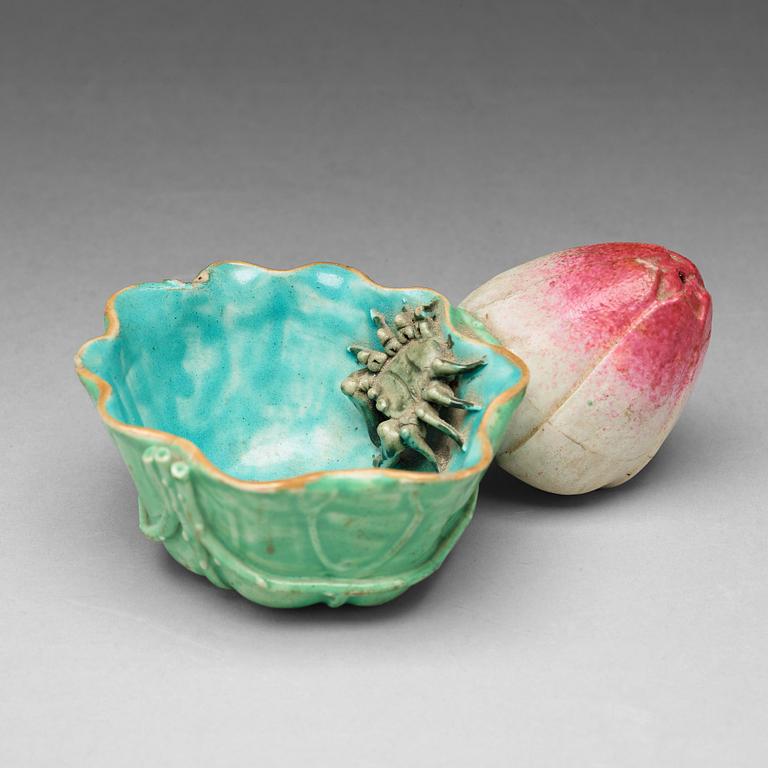 A lotusbud water dropper and basin, Qing dynasty, 19th Century.