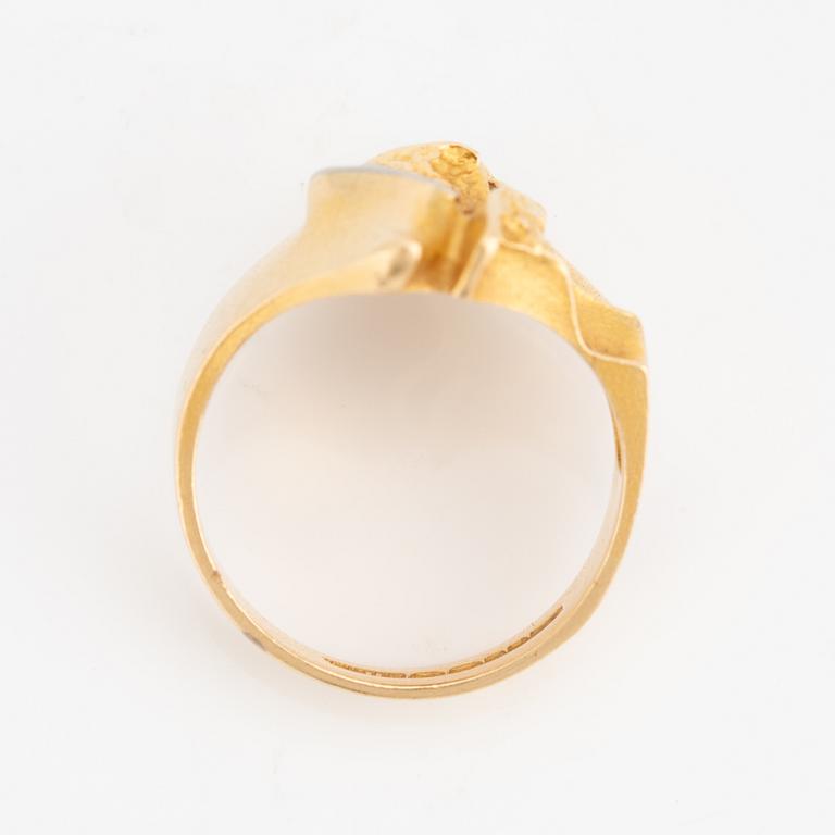 Björn Weckström, Ring "Geisir", 18K gold and platinum. Lapponia 1979.