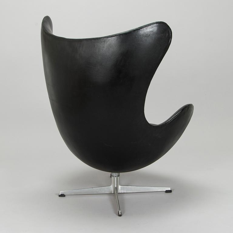 Arne Jacobsen, a black leather "Egg" armchair, Fritz Hansen, Denmark 1960/70s.