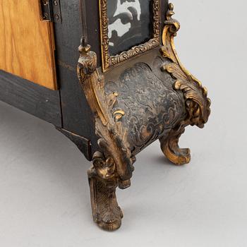 A French mantle clock, 19th century.