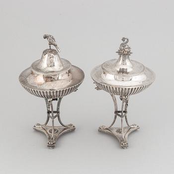 Adolf Zethelius, sockerskålar, 2 st snarlika, silver, Stockholm 1812 + 1819.