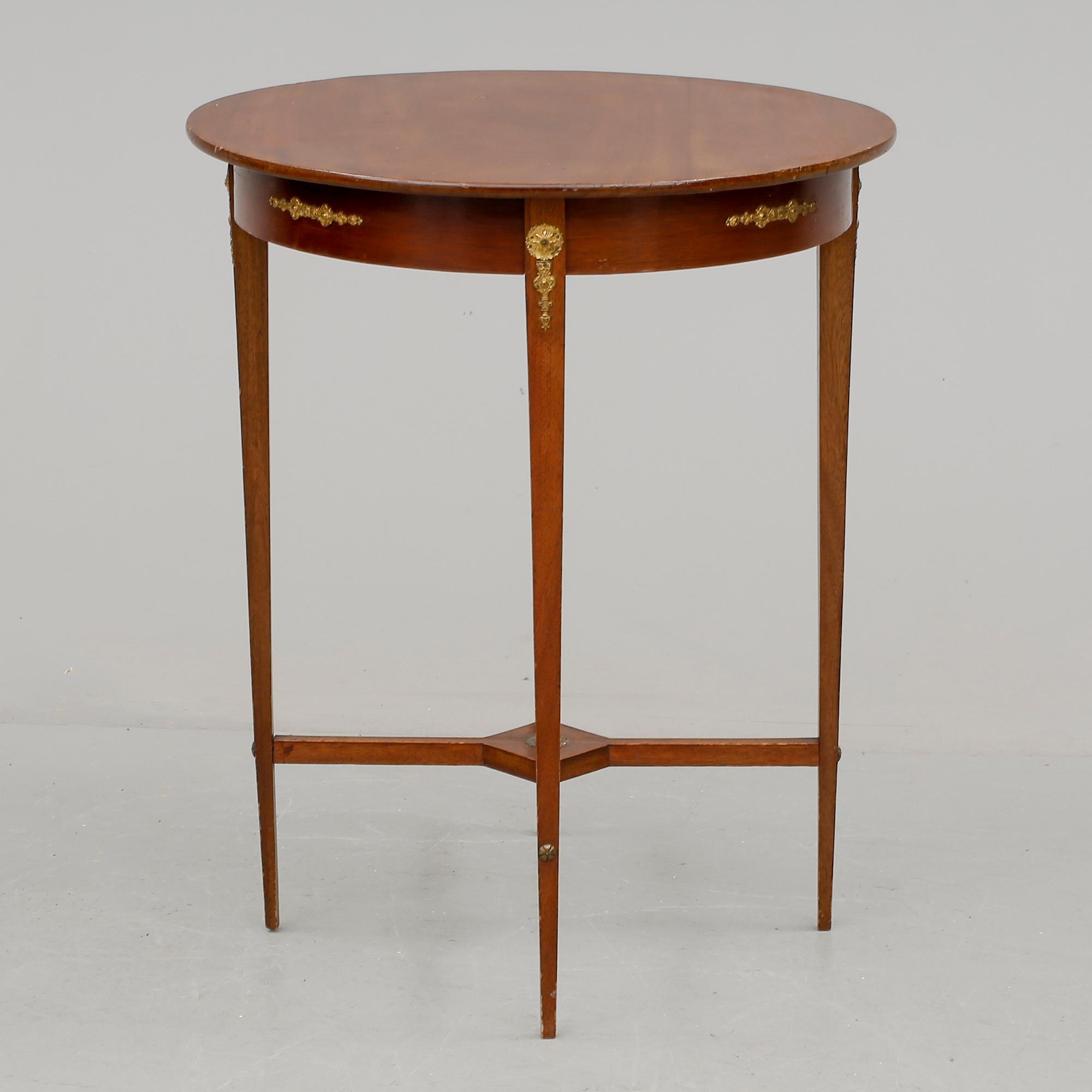 BORD, gustaviansk stil. 1900-talets första hälft.