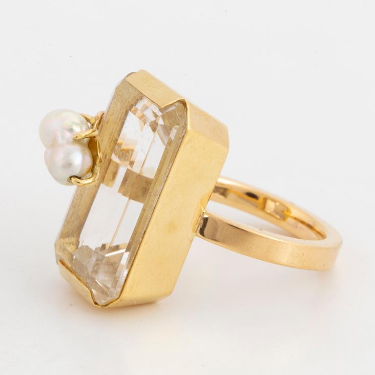 Engelbert 18K gold, rock crystal and pearl cocktail ring.