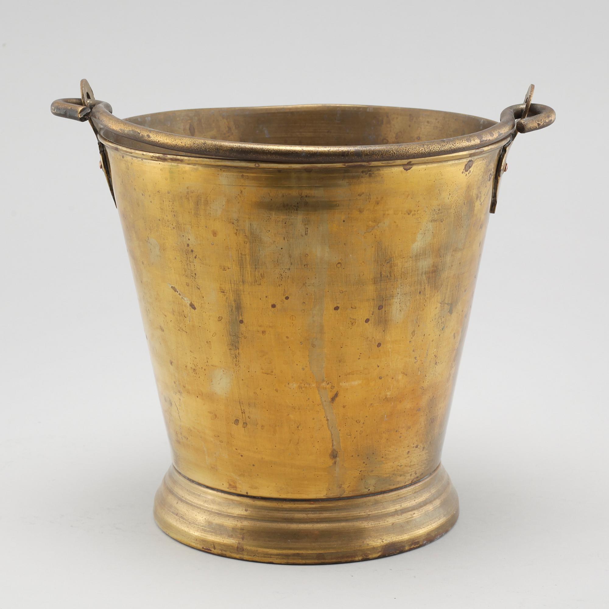 A brass bucket from around year 1900.
