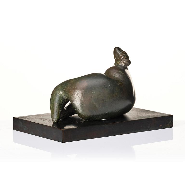 Henry Moore, "Reclining Figure Curved: Smooth".
