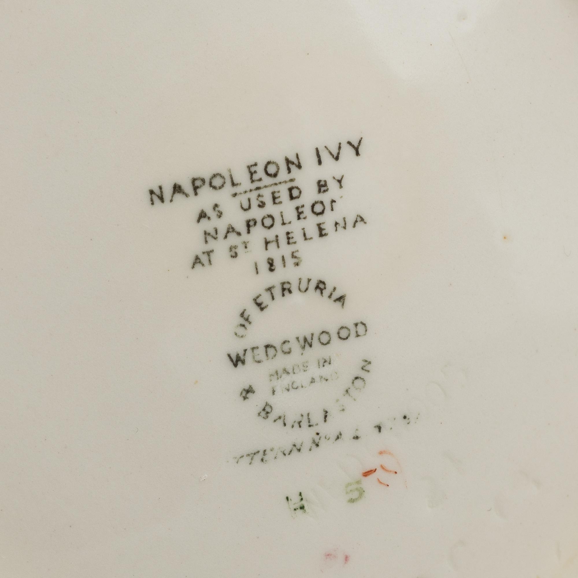A "Napoleon Ivy" tea service, Wedgwood, England (26 pieces).