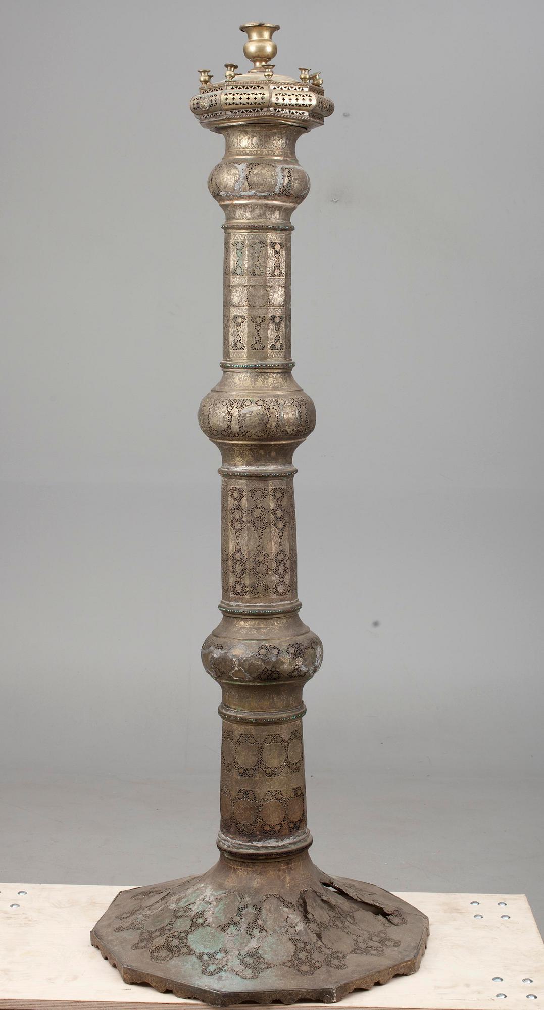 GOLVKANDELABER, mässing, Persien 1800-tal.