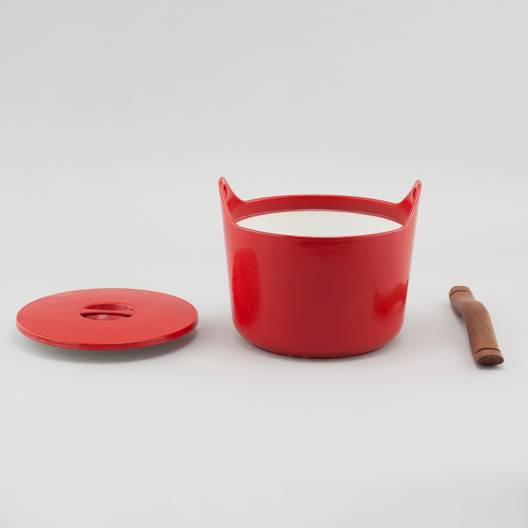 TIMO SARPANEVA, an enamel casserole pot for W Rosenlew & Co, Pori, Finland.