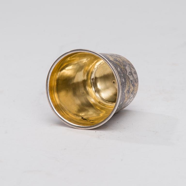 BÄGARE, förgyllt silver och niello, Ryssland, Moskva 1823-62, Fedor Maksimov, vikt 62 g.