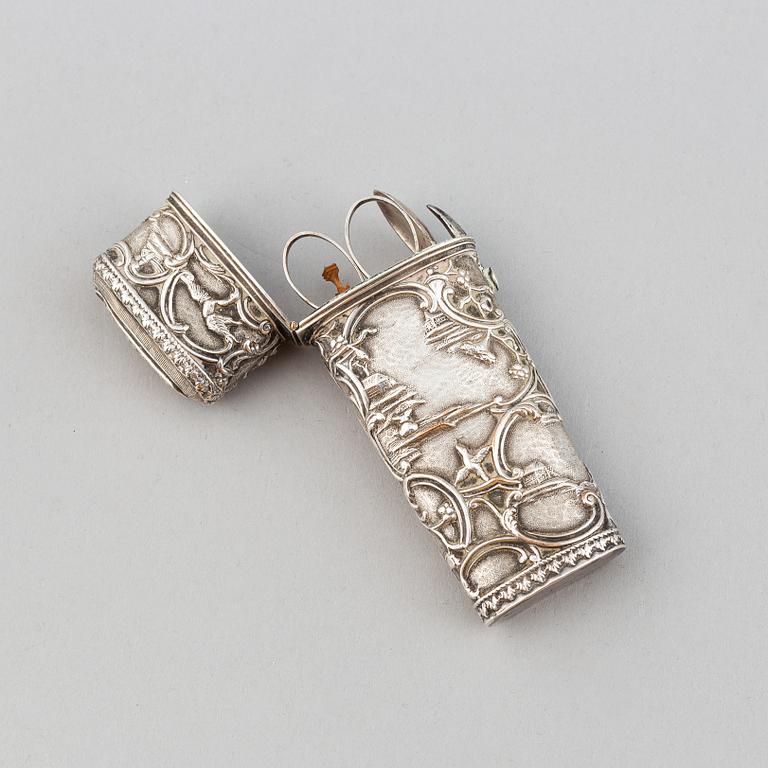 An enamel box, 18th century, and a silver-plates case, 18th/19th century.
