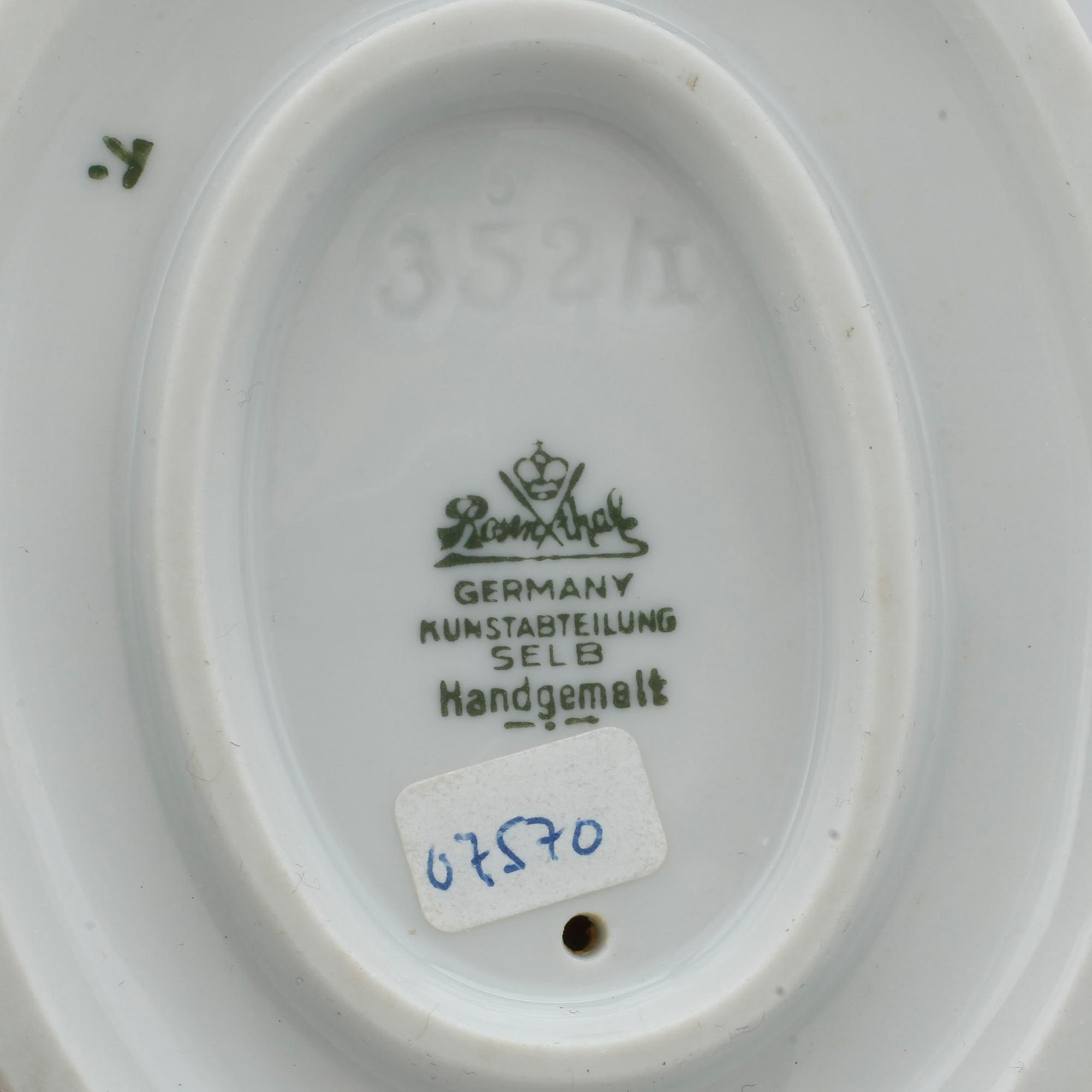 FIGURINER, 2 st, porslin, Royal Copenhagen resp Rosenthal, 1900-talets andra hälft.